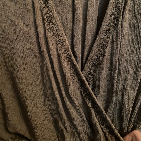 UO dark/army green blouse - Picture 4 of 4